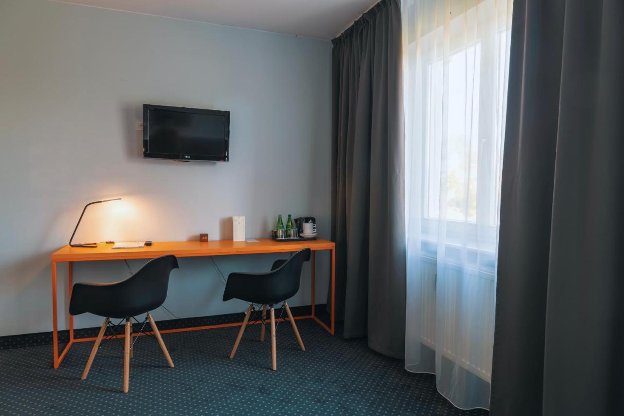 Hotel Poleczki Warsaw Airport Exteriör bild