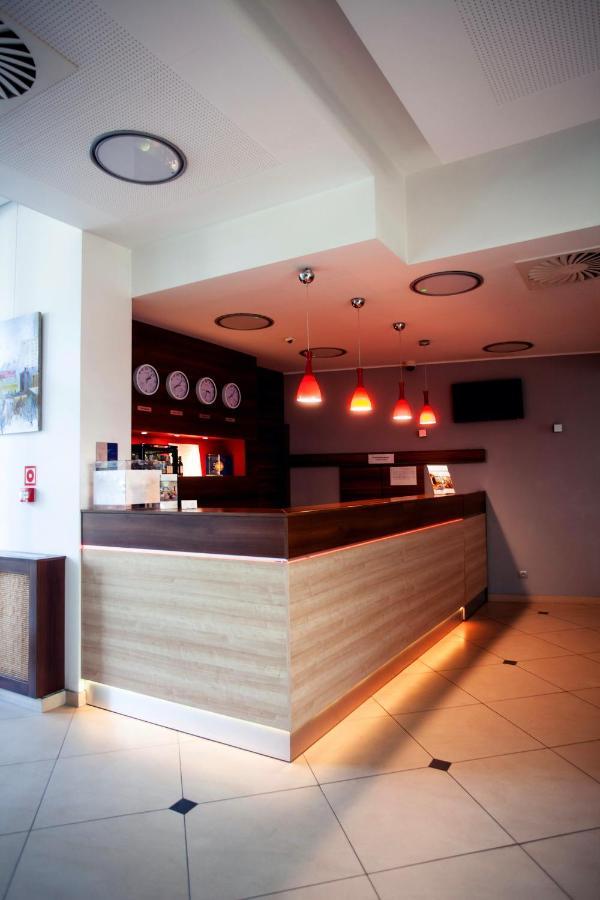 Hotel Poleczki Warsaw Airport Exteriör bild