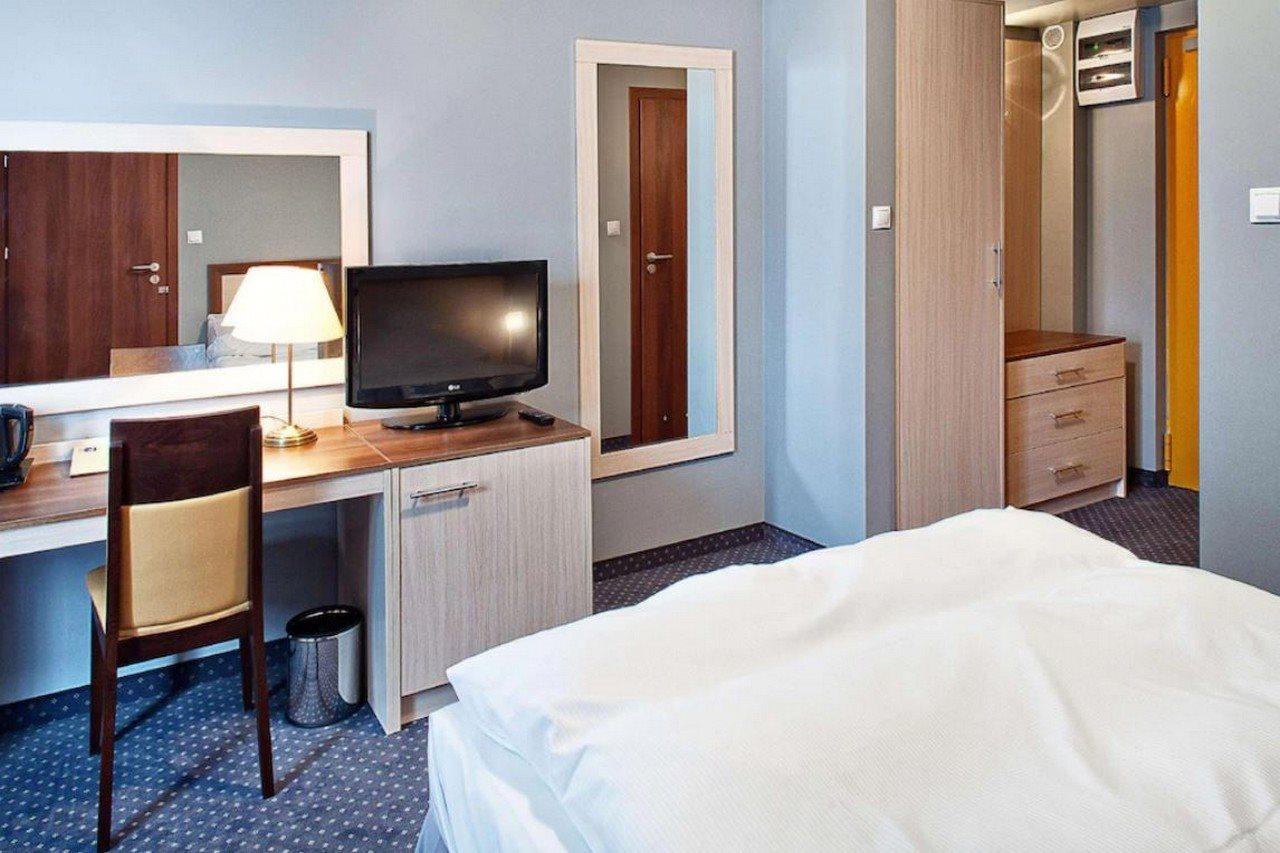 Hotel Poleczki Warsaw Airport Exteriör bild