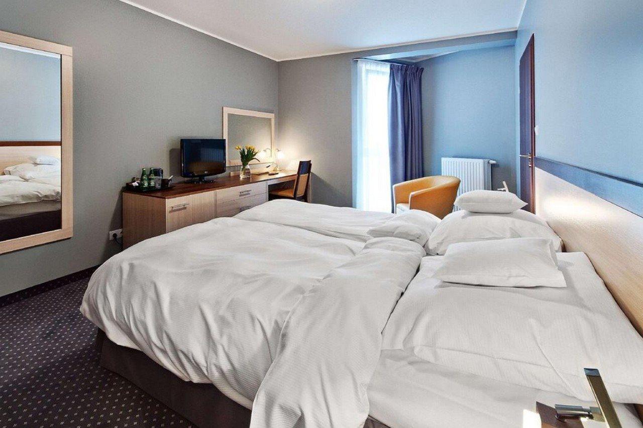 Hotel Poleczki Warsaw Airport Exteriör bild