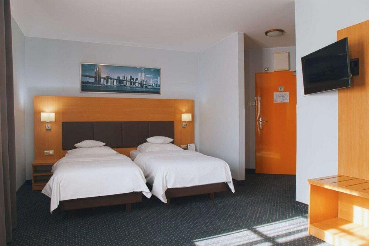 Hotel Poleczki Warsaw Airport Exteriör bild